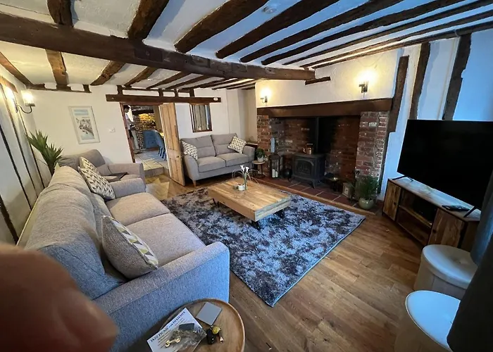 4 Bedroom Townhouse On One Of The Oldest Streets