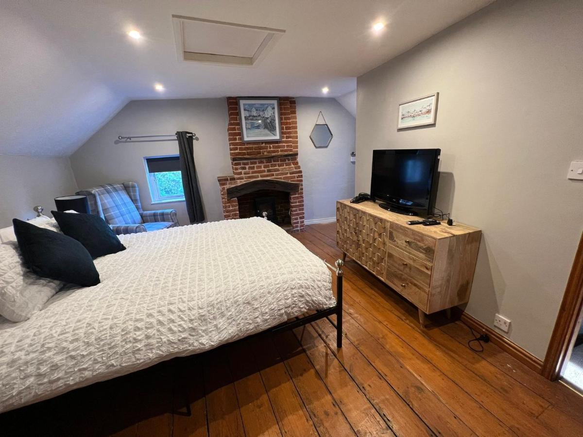 4 Bedroom Townhouse On One Of The Oldest Streets