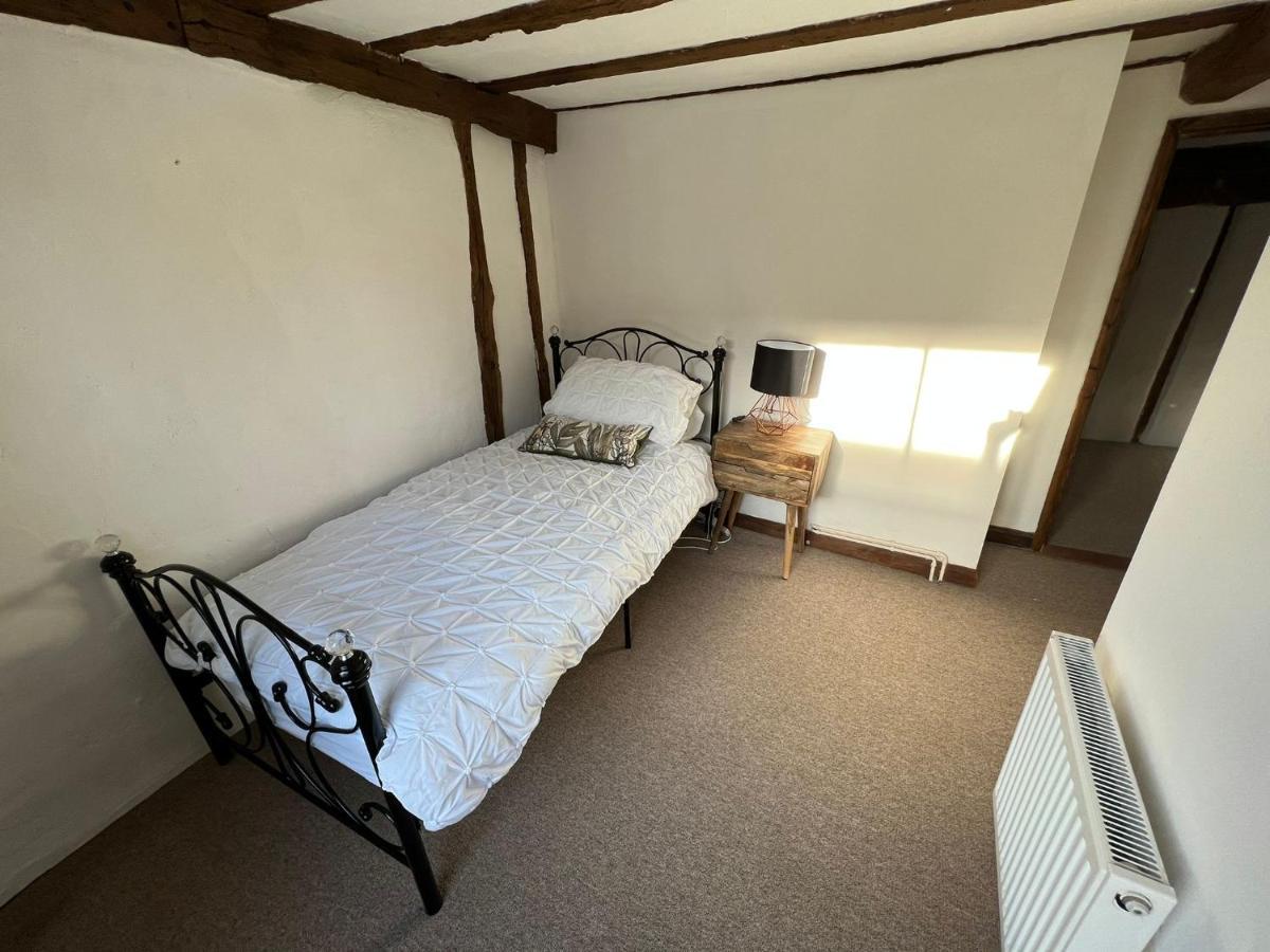 4 Bedroom Townhouse On One Of The Oldest Streets Holiday home
