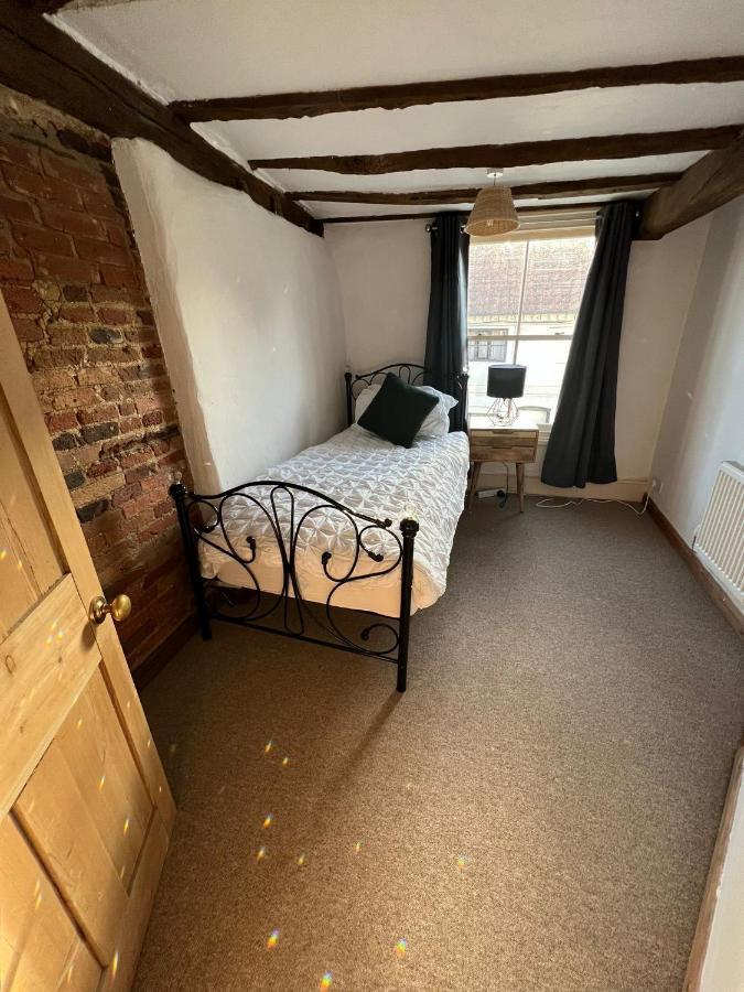 4 Bedroom Townhouse On One Of The Oldest Streets Holiday home