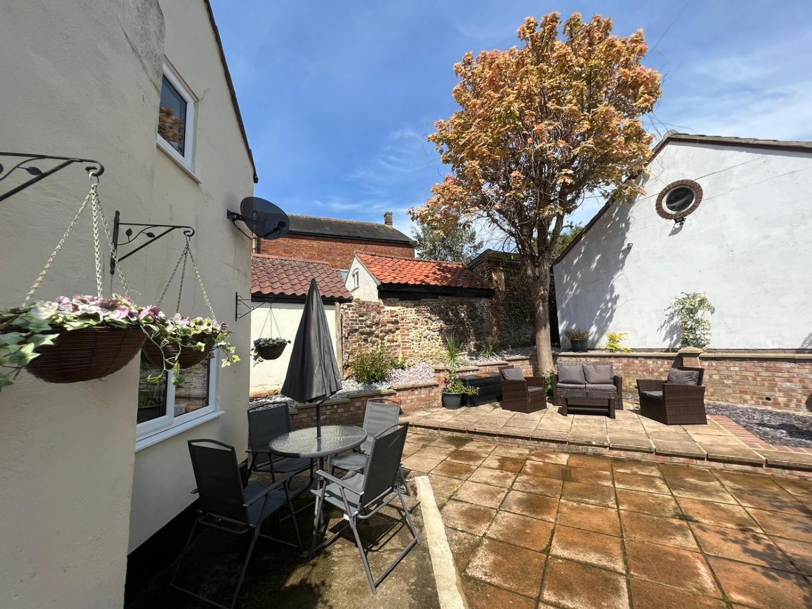 4 Bedroom Townhouse On One Of The Oldest Streets *